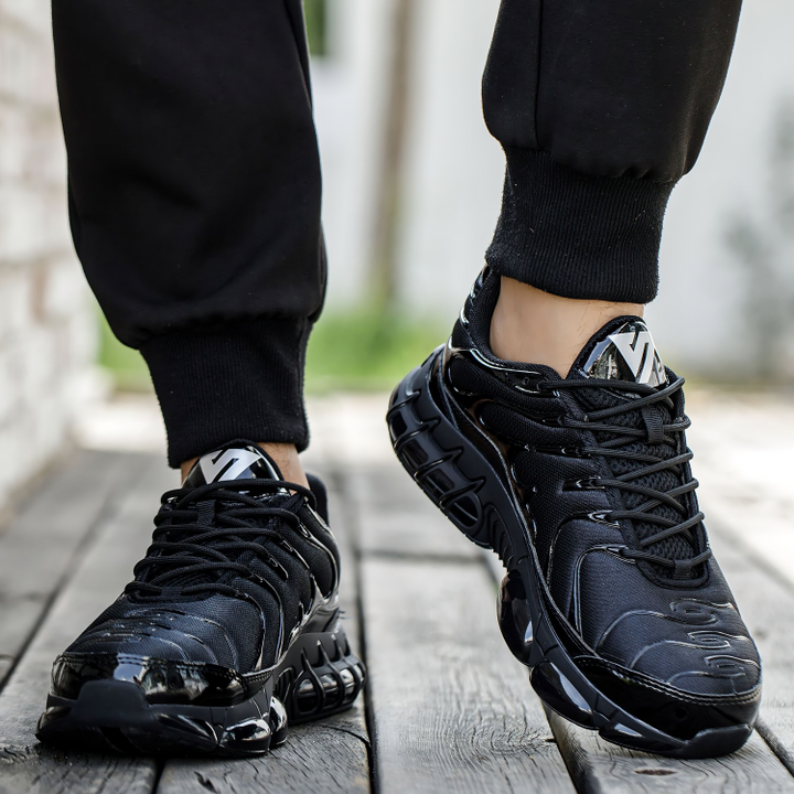 Rugged men's workwear boots with steel toe protection, perfect for industrial jobs.
