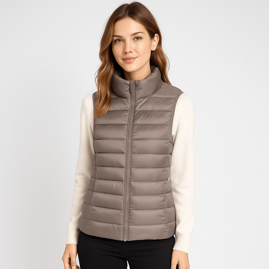 Women's lightweight puffer jacket for winter. Stylish & warm pleated design, perfect for everyday comfort.