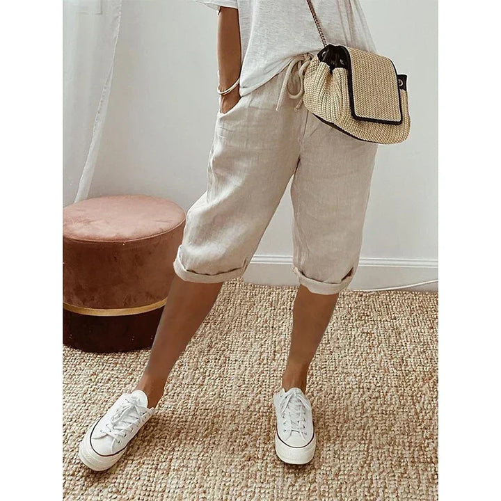 Elegant women's cropped pants with adjustable drawstring waist, perfect for relaxed summer fashion and casual chic comfort.