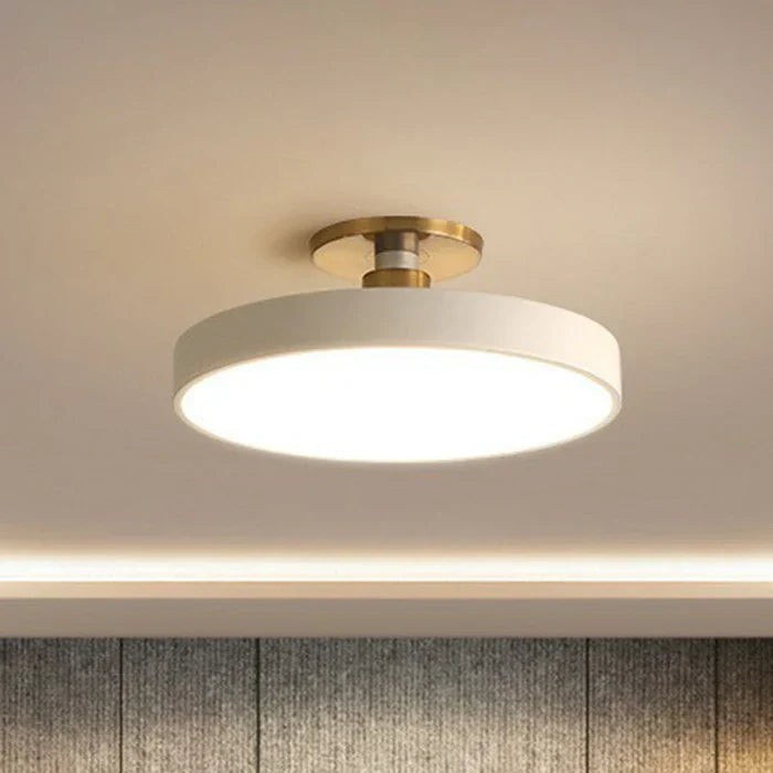 Sleek modern plafondlamp with energy-efficient LED lighting