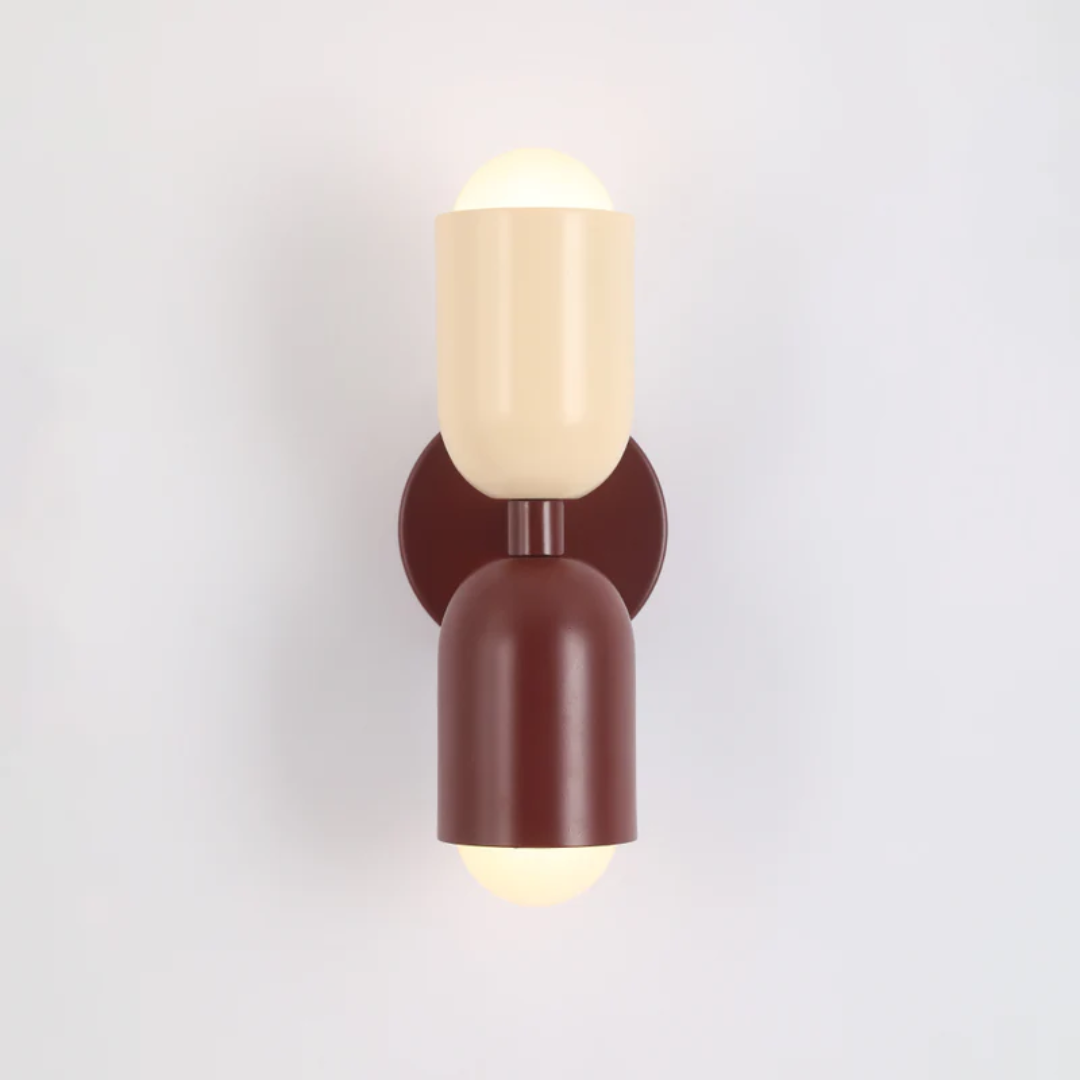 Energy-efficient LED wall lamp, modern and double-sided, ideal for accent lighting and indoor ambiance.