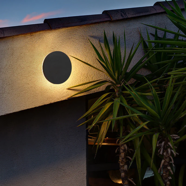 Bright and efficient minimalist LED wall lamp for outdoor use