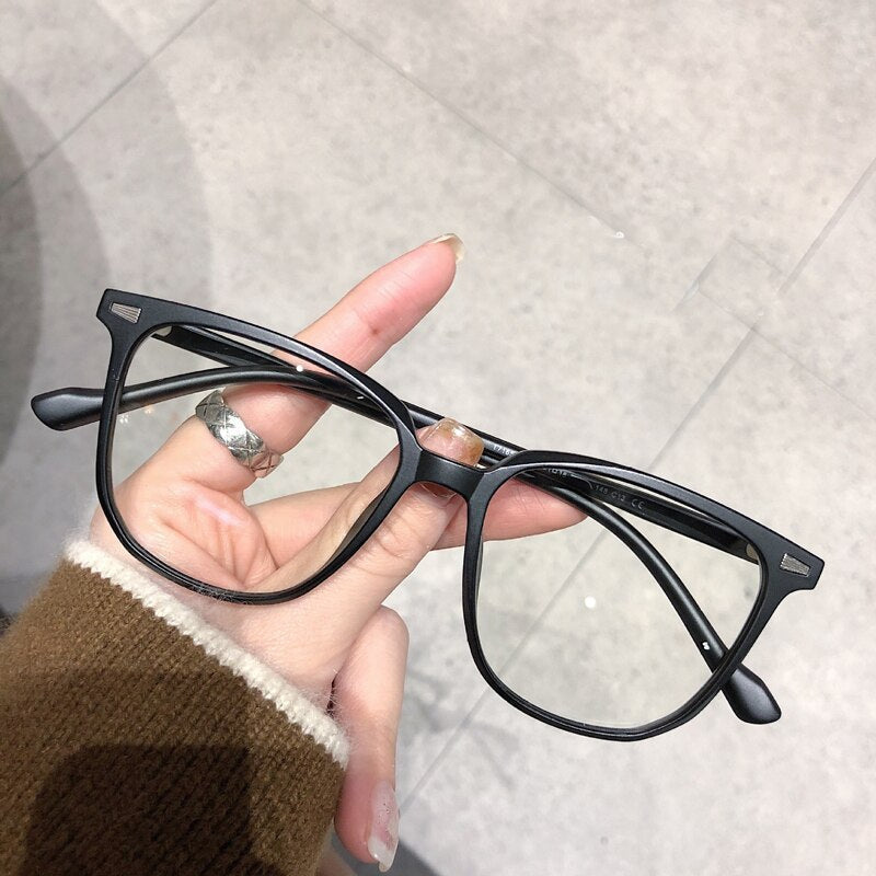 Unisex anti-blue light prescription eyewear, ideal for screen time & reading.