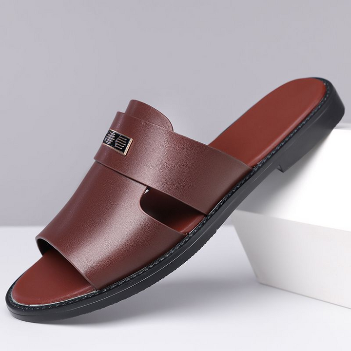 Men's cosy slip-on sandals with open toe design, perfect comfort slides for warm weather.