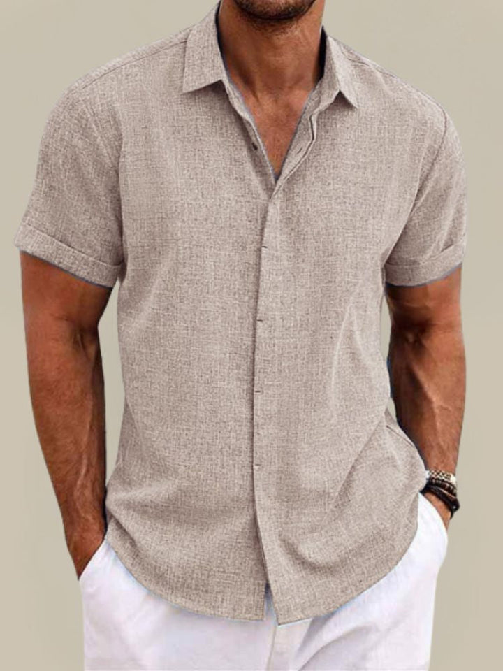 Stylish men's casual short sleeve button-up shirt, a relaxed fit essential for summer and versatile everyday wear.