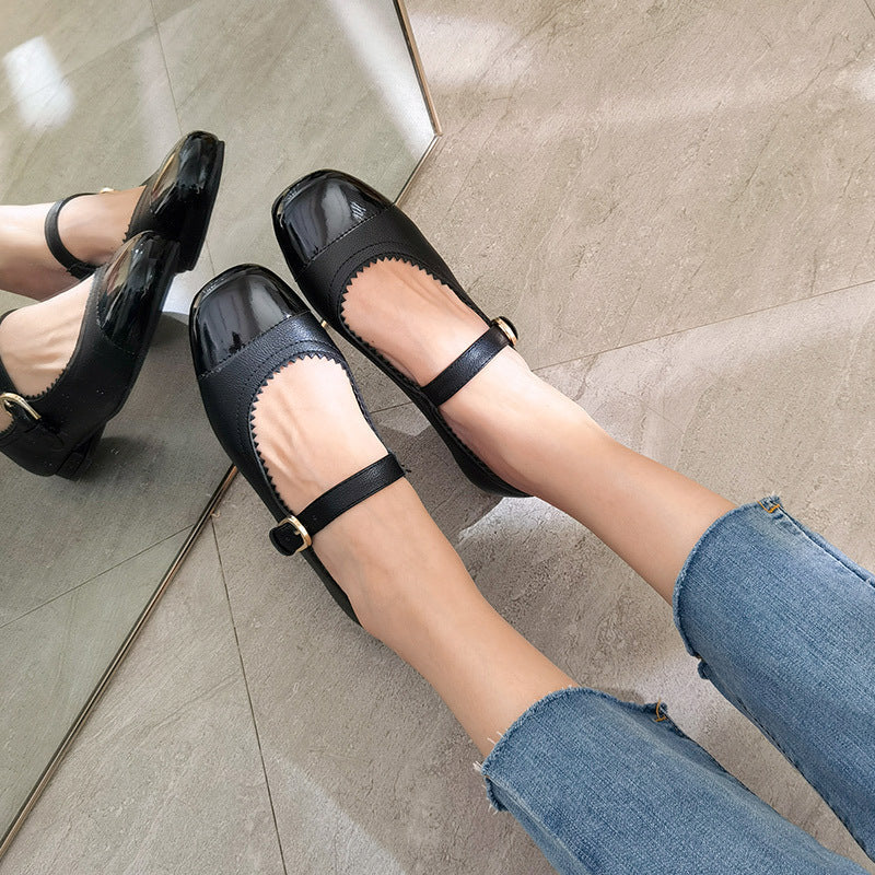 Stable two-tone chunky block heel Mary Jane platform heels for women, with an adjustable comfort strap.