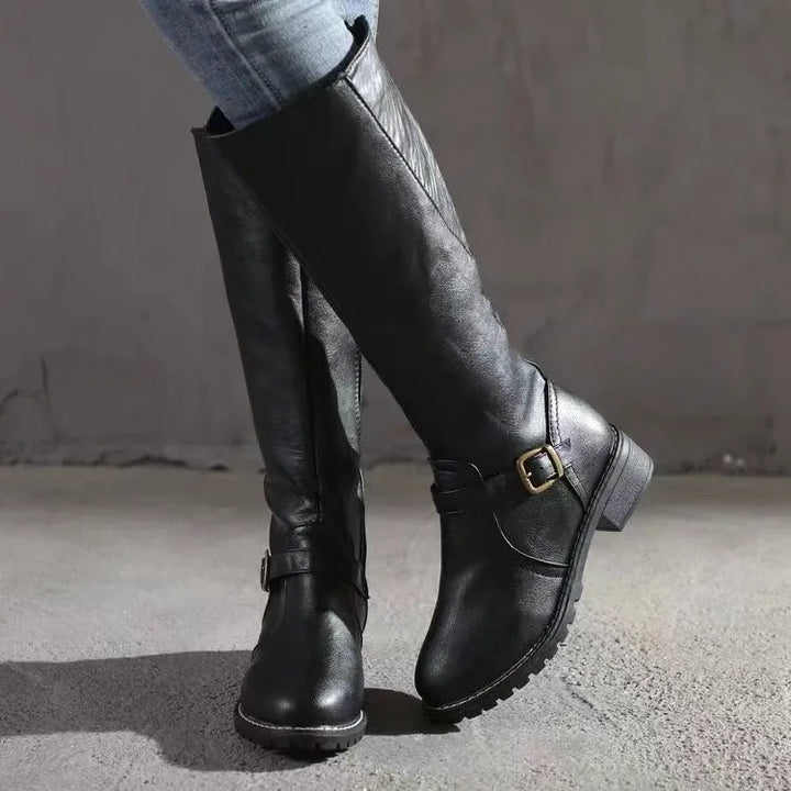 Comfortable women's buckle boots with orthopedic features, ideal for long wear, stylish for everyday winter outfits.