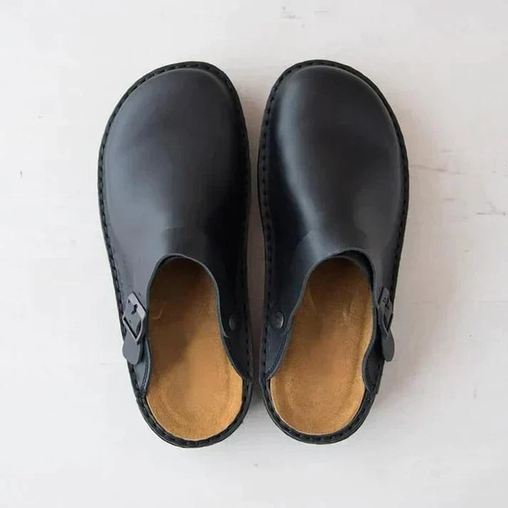 Men's orthopedic clogs in black, designed for knee support & all-day foot relief. Ideal supportive comfort shoes.