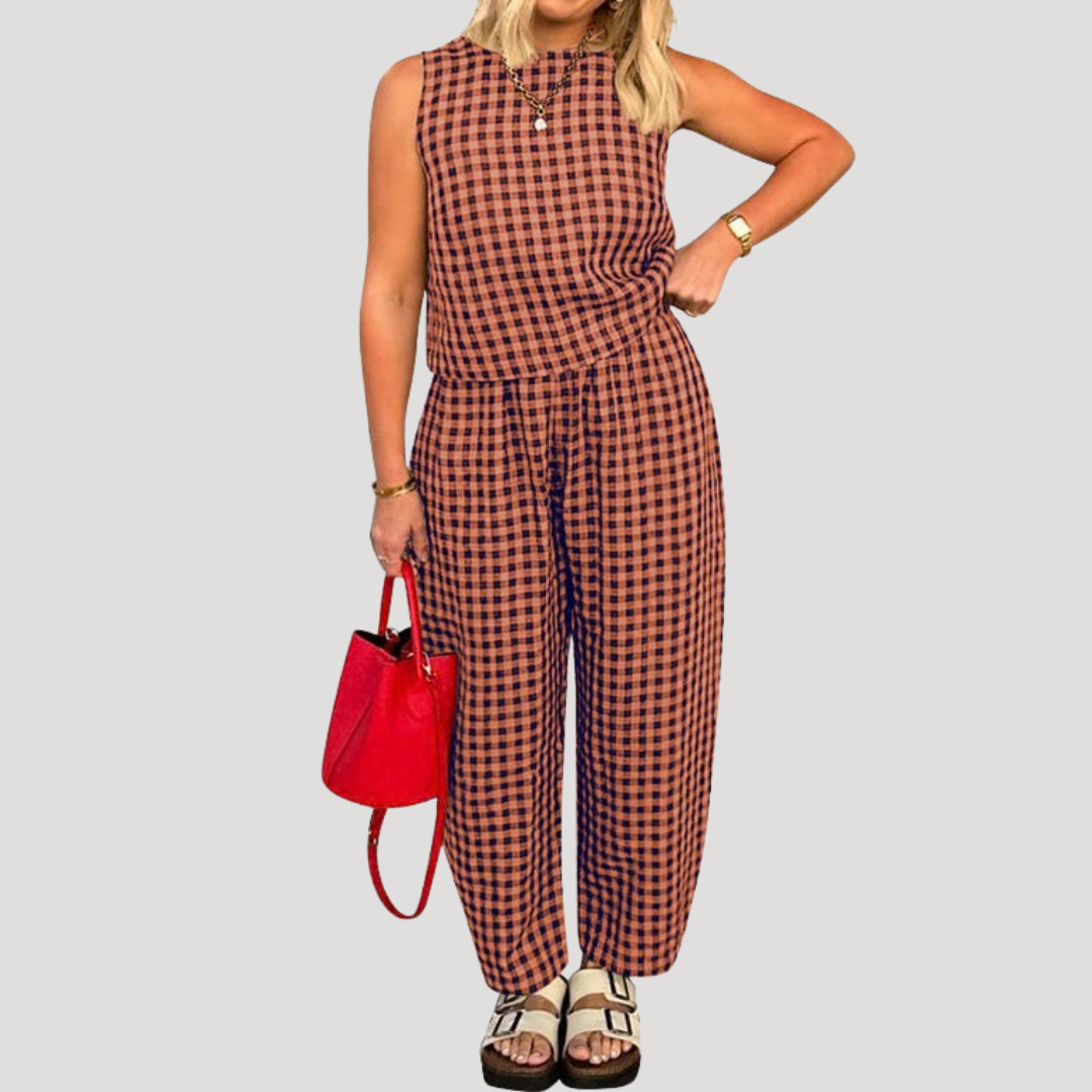 Comfortable women's sleeveless gingham two-piece set with wide-leg pants. Ideal for stylish summer casual wear.