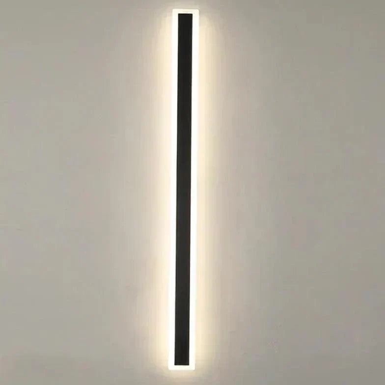 Dimmable outdoor LED wall light with motion sensor, ideal for modern garden & patio safety and ambiance.