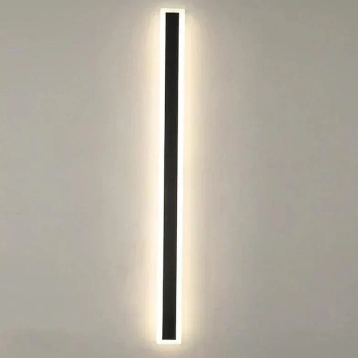 Dimmable outdoor LED wall light with motion sensor, ideal for modern garden & patio safety and ambiance.