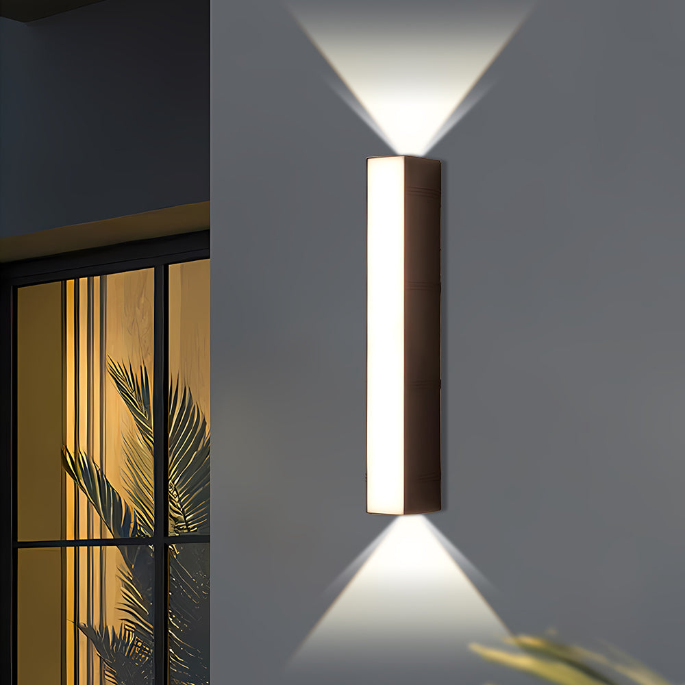 Energy-efficient LED minimalist outdoor wall light, sleek black design.