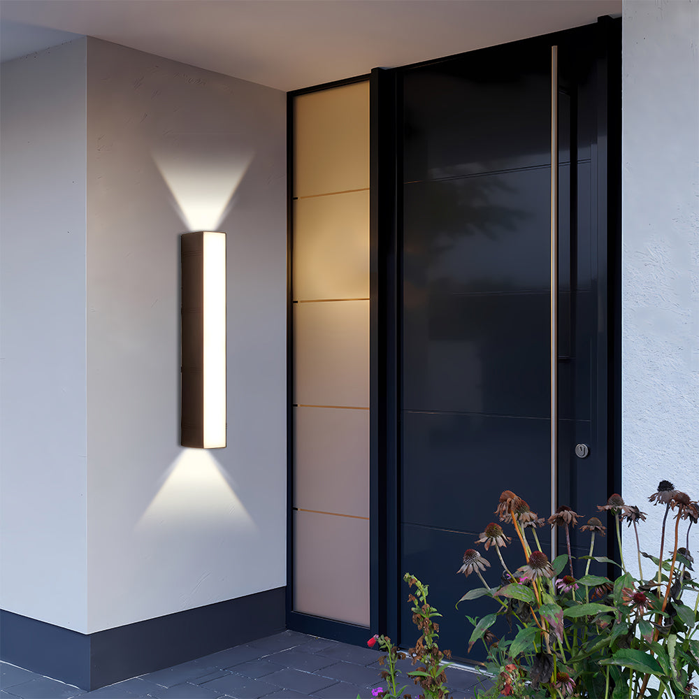 Minimalist black LED outdoor wall light fixture, ideal for stylish exteriors.