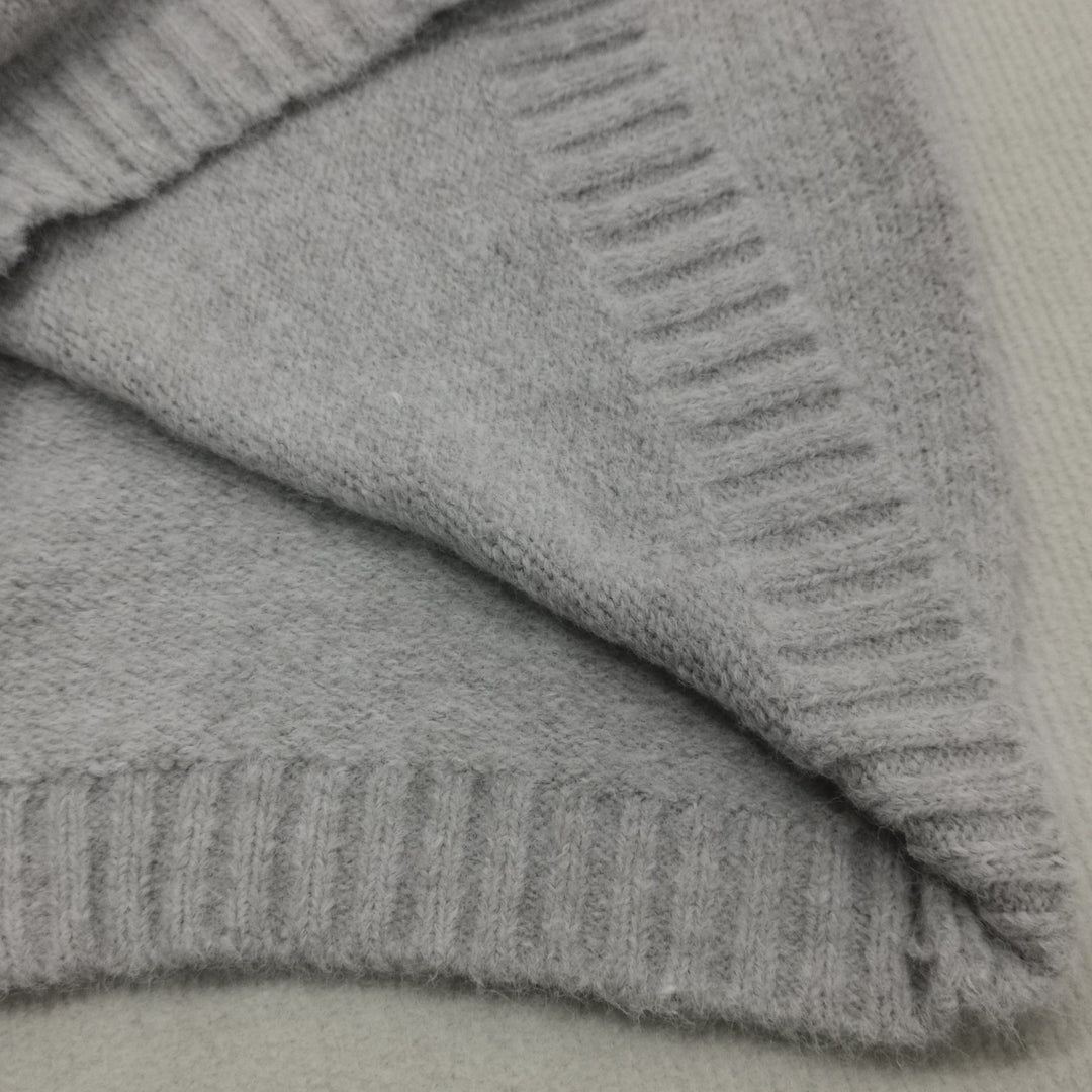 Relaxed fit women's knit jumper, a cozy fall essential. Oversized design for ultimate comfort.