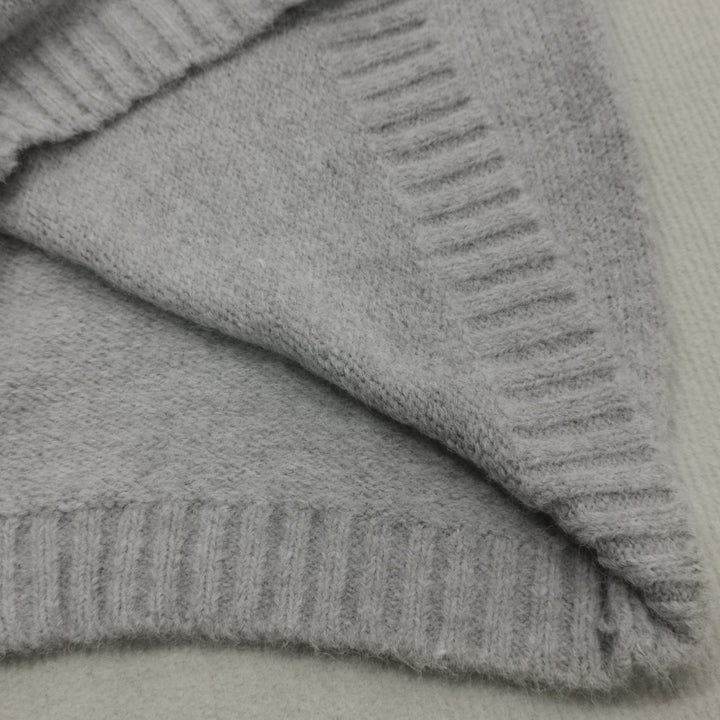 Relaxed fit women's knit jumper, a cozy fall essential. Oversized design for ultimate comfort.