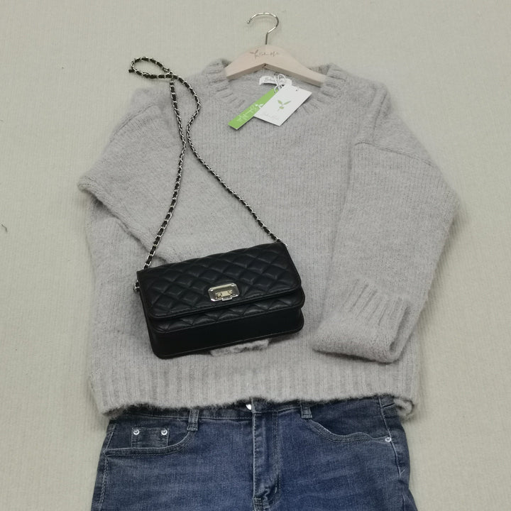 Women's oversized knit jumper, a soft and cozy fall essential for comfortable everyday wear.