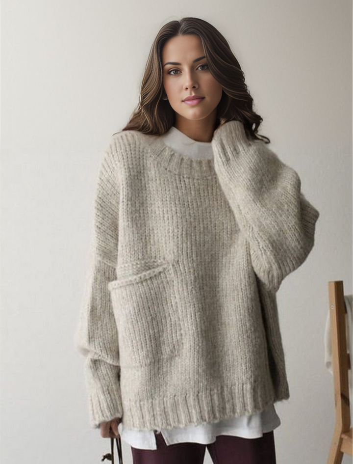 Relaxed fit women's oversized sweater, a fall essential for warmth. Long-sleeve soft knitwear.