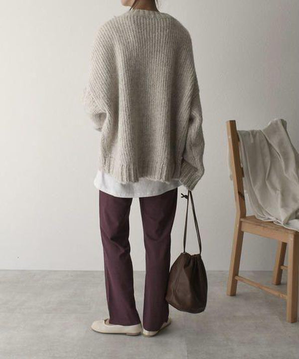 Cozy women's long sleeve knit jumper, perfect for winter warmth and relaxed fit fashion.