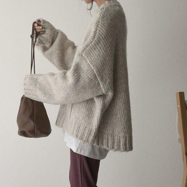 Soft knit oversized women's sweater, offering ultimate comfort and casual chic for autumn.