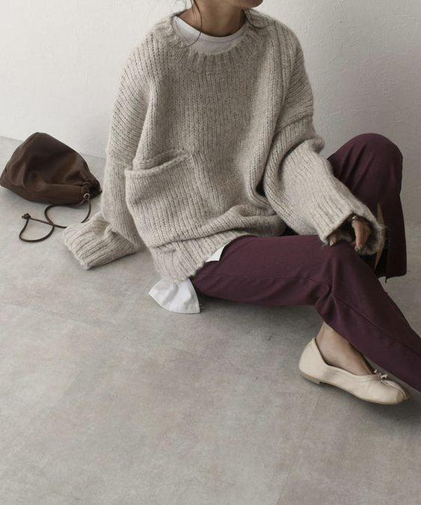 Soft and warm women's oversized sweater, perfect knitwear for casual chic autumn comfort.