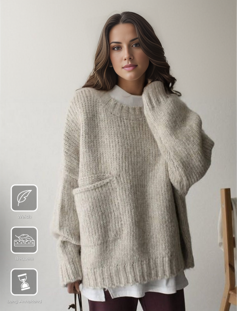 Women's oversized knit jumper in soft fabric, ideal for cozy fall comfort and casual chic style.