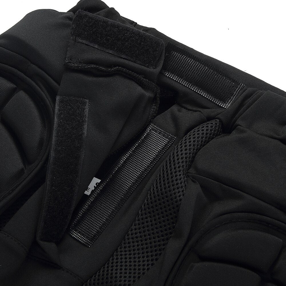 High-quality unisex padded shorts, designed for maximum impact protection in snowboarding & winter sports.