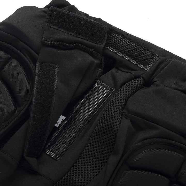 High-quality unisex padded shorts, designed for maximum impact protection in snowboarding & winter sports.