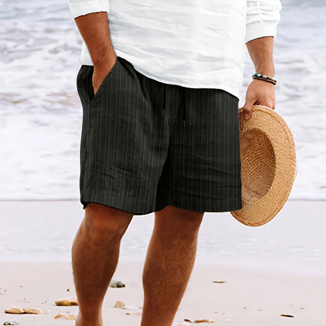 Versatile men's linen ribbed shorts with drawstring. Ideal for warm weather, casual outings, or beachwear.