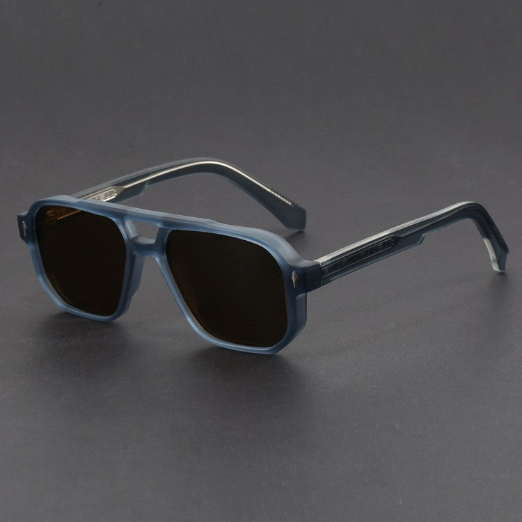 Unisex bold pilot sunglasses with modern square frames and gradient lenses, a stylish fashion accessory.