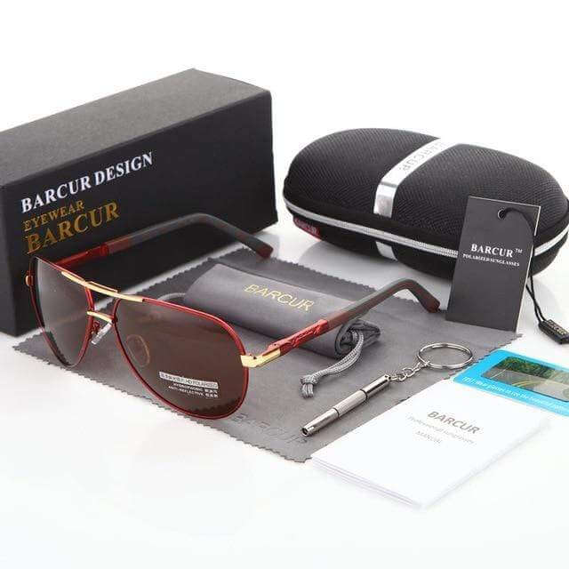 Unisex pilot sunglasses with polarized UV400 lenses for eye protection and glare reduction.