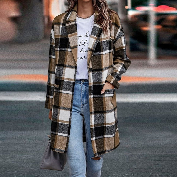 Chic black plaid jacket for women, a trendy and comfortable piece for autumn layering.