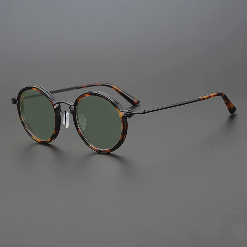 Polarized UV400 sunglasses, a chic unisex design with a sleek metal frame, perfect for fashion and eye protection.