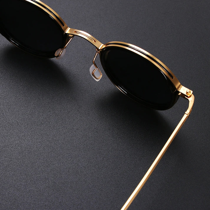 Essential unisex fashion accessory: polarized sunglasses with a stylish metal frame, providing UV400 eye protection.