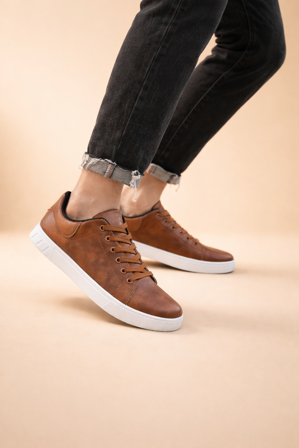 Everyday comfort in men's low-top sneakers. Lightweight, classic lace-up design for versatile casual style.