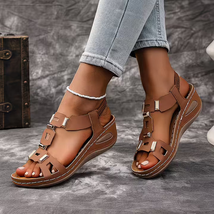 Comfortable wedge platform sandals for women, open toe, ideal for warm weather and everyday wear.