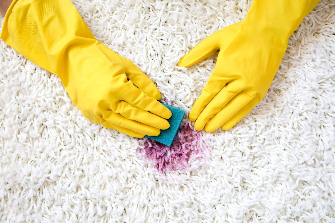 All-purpose stain remover, effectively cleaning clothes & surfaces from tough, yellow & rust stains.
