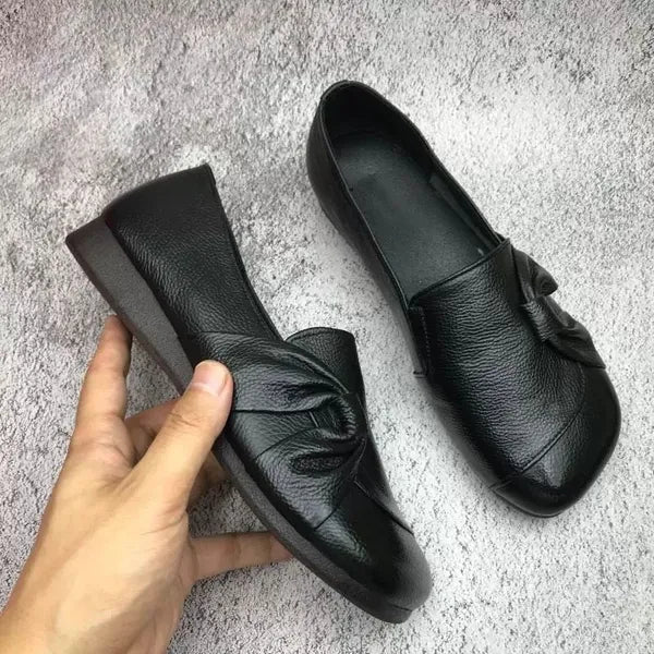 Supportive women's loafers for walking, featuring a comfortable fit and stylish embossed design.