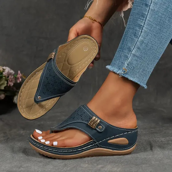 Supportive women's walking sandals with orthopaedic design for everyday comfort and foot health.