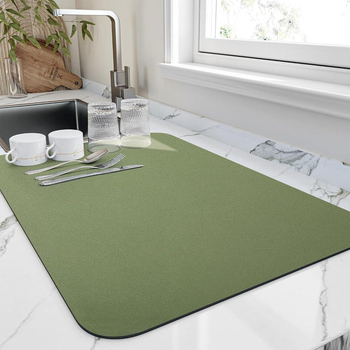 Efficient quick dry dish mat, super absorbent for rapid drying of kitchenware, protecting countertops.