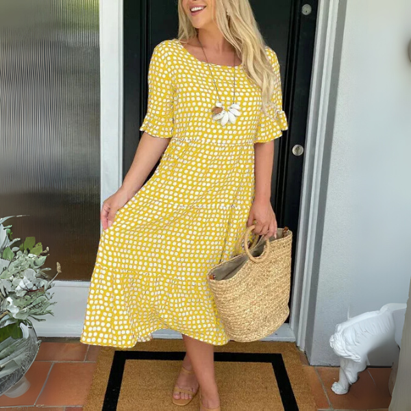 Effortless style: a versatile, relaxed fit midi dress for daytime.