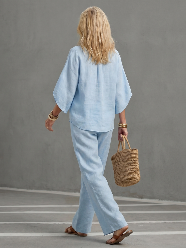 Stylish women's matching leisurewear set, versatile two-piece for relaxed everyday comfort.