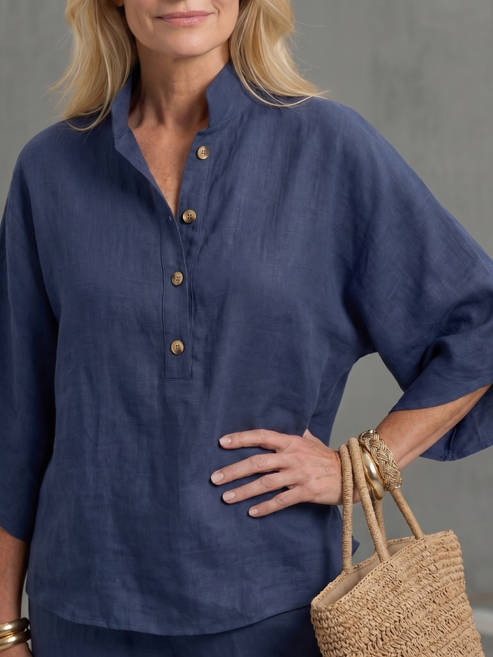 Chic women's two-piece lounge set, comfortable relaxed fit for casual fashion & versatility.