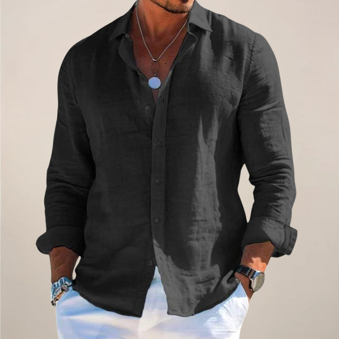 Relaxed fit men's casual button shirt, a lightweight top for everyday comfort. Essential men's fashion.