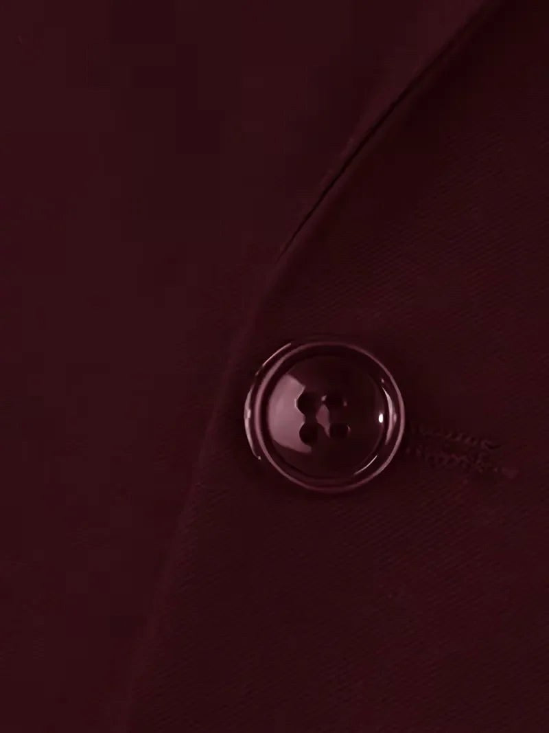 Men's party suit: Slim fit three-piece formal wear. Look sharp at any event or celebration.