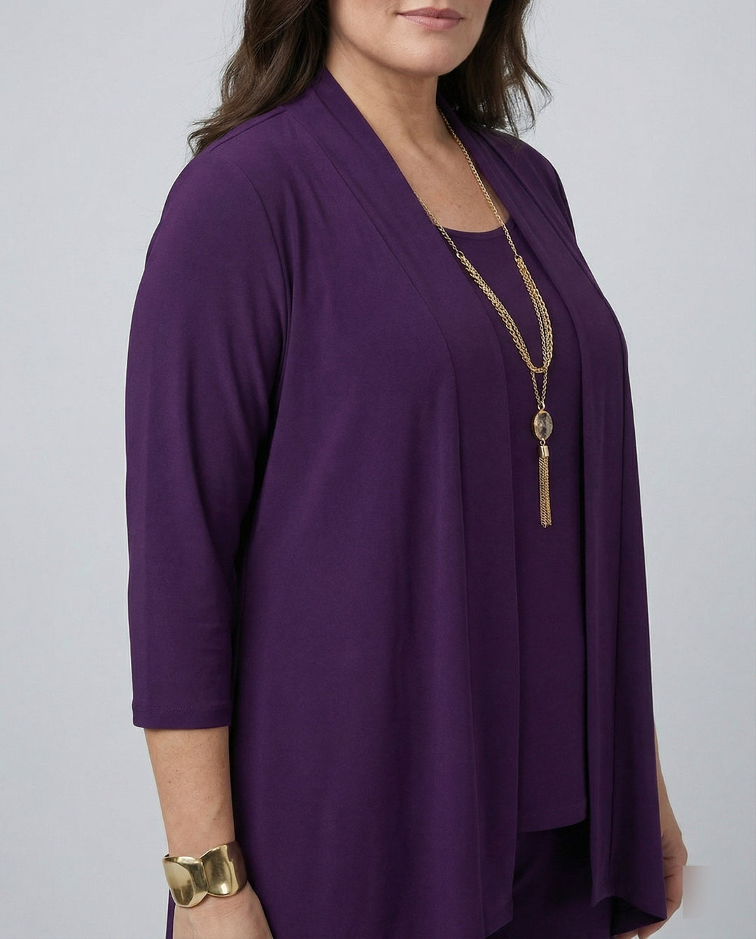 Versatile women's 3-piece pant suit: wide leg pants, elegant jacket, and sleeveless top for various occasions.