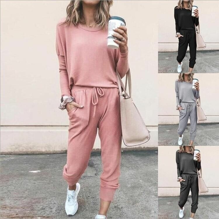 Fashionable women's long sleeve lounge set, a comfortable & cozy two-piece for relaxed casual style.