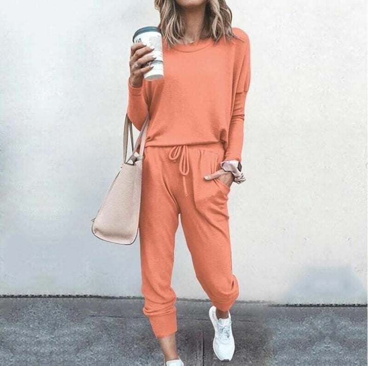 Women's relaxed fit long sleeve matching lounge set, a cozy and comfortable two-piece loungewear.