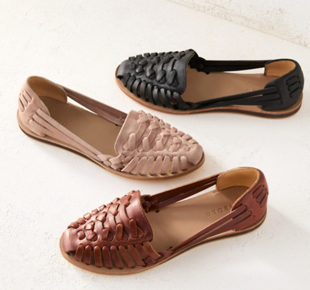 Casual women's flat slip-on sandals with a comfortable closed-toe design, great for summer everyday wear.