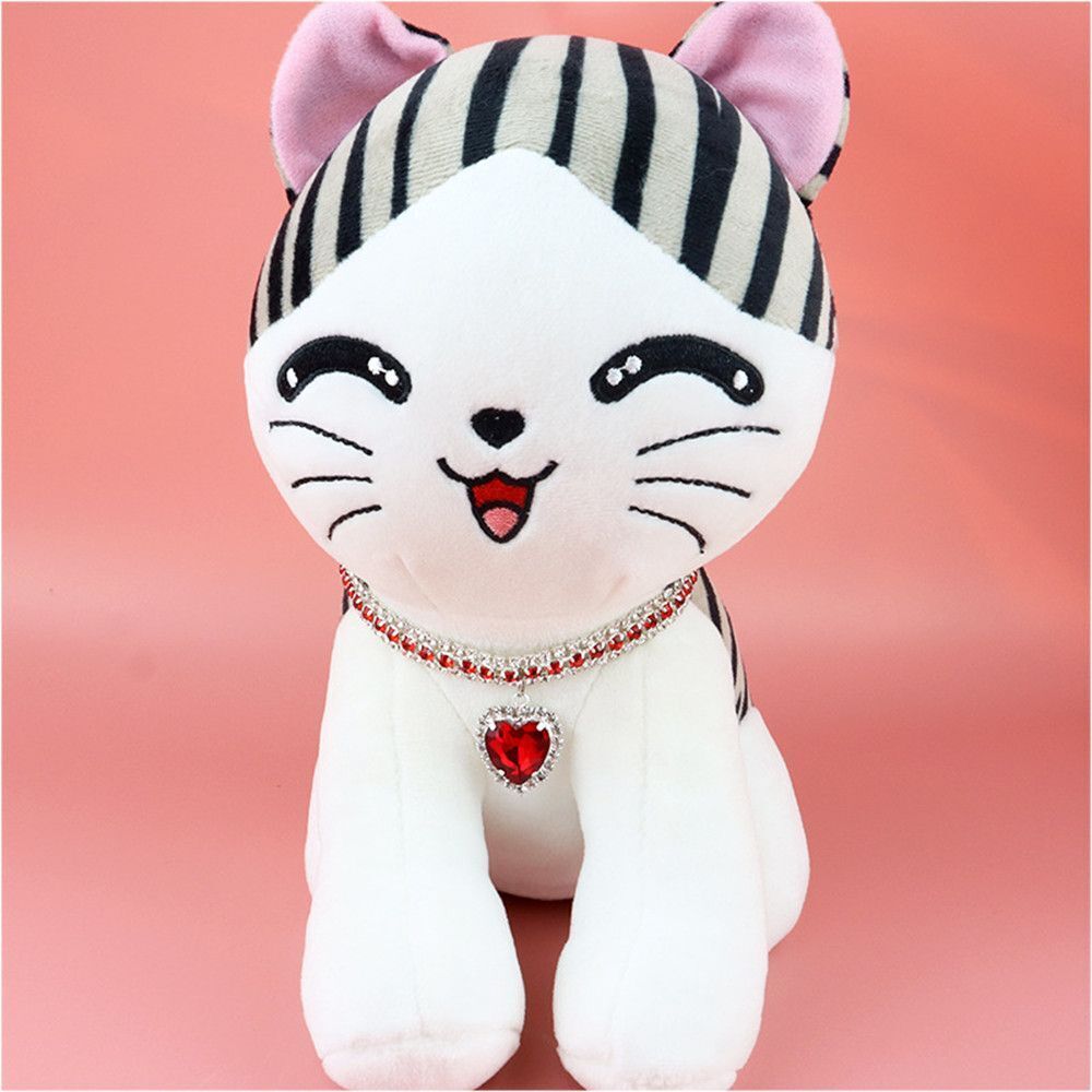 Premium cat accessory: reflective heart pendant on a luxurious crystal collar.