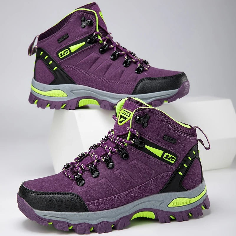 Women's industrial safety shoes, waterproof & anti-slip for tough environments, ensuring all-day protection.